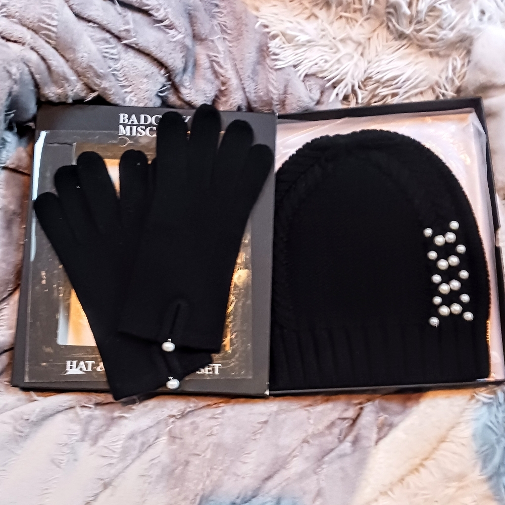 Badgley Mischka Black Cable Knit Hat and Gloves Pearl  Embellished Gift Set IOB